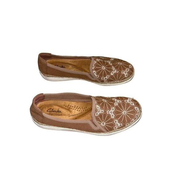 Clarks Collection Elaina Harbor Warm Beige Embroidered Canvas Slip-Ons Size 7.5 - Picture 1 of 8
